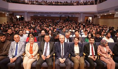 CHP Genel Başkanı Özgür Özel ve Çankaya Belediye Başkanı Hüseyin Can Güner Bilkent Üniversitesi Sosyal Demokrasi Topluluğu’nun düzenlediği Gençlik Buluşması’na katıldı