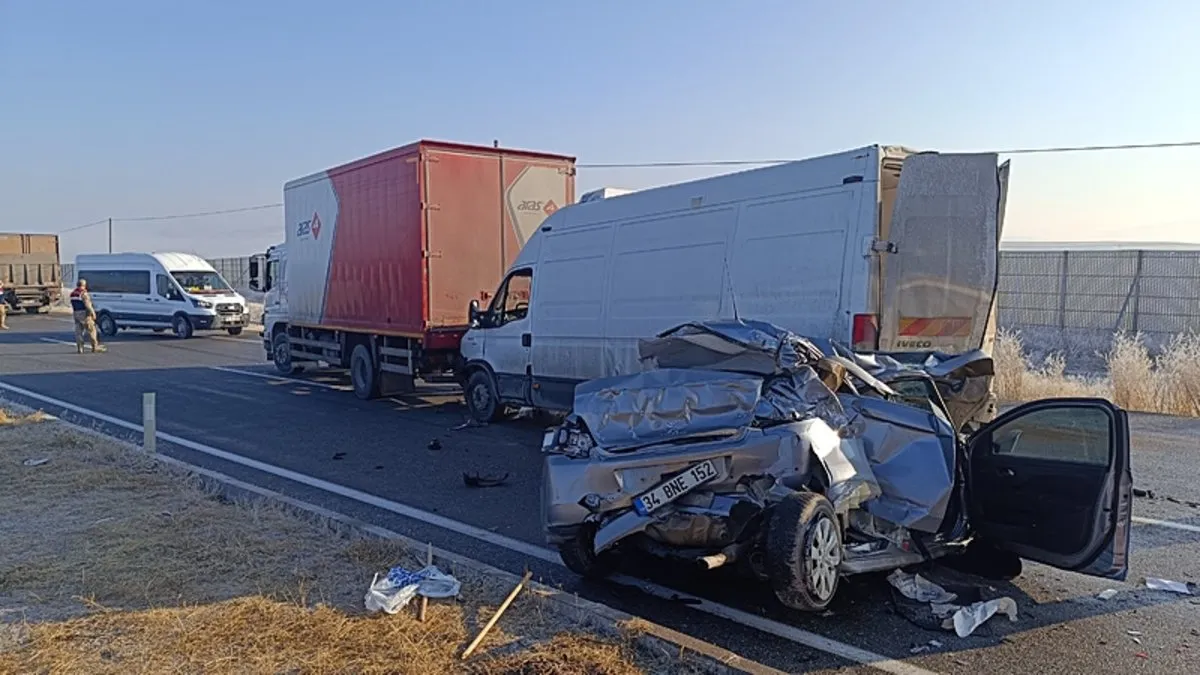 Van’da feci kaza! 50 araç birbirine girdi: 1 kişi hayatını kaybetti 50’den fazla yaralı var!