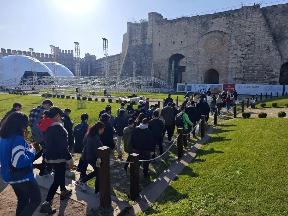 Yedikule Hisarı’nda Rehberli Gündüz Turları Başladı