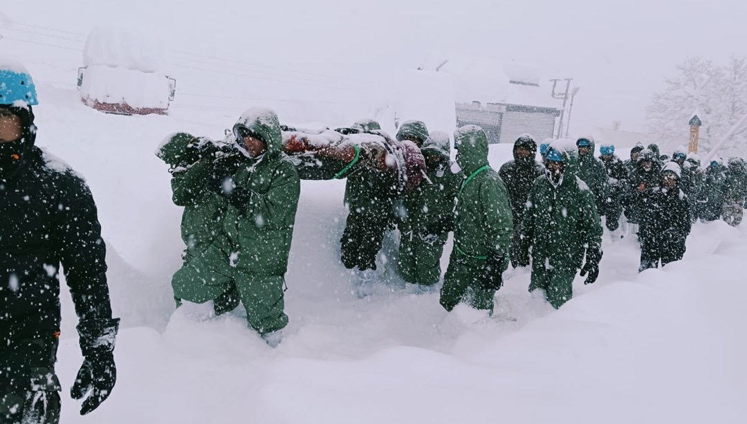 Himalayalar’da çığ felaketi: 41 kişi kayıplara karıştı